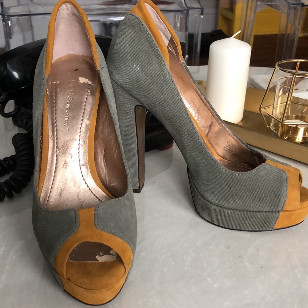 BCBG chunky peep toe heels